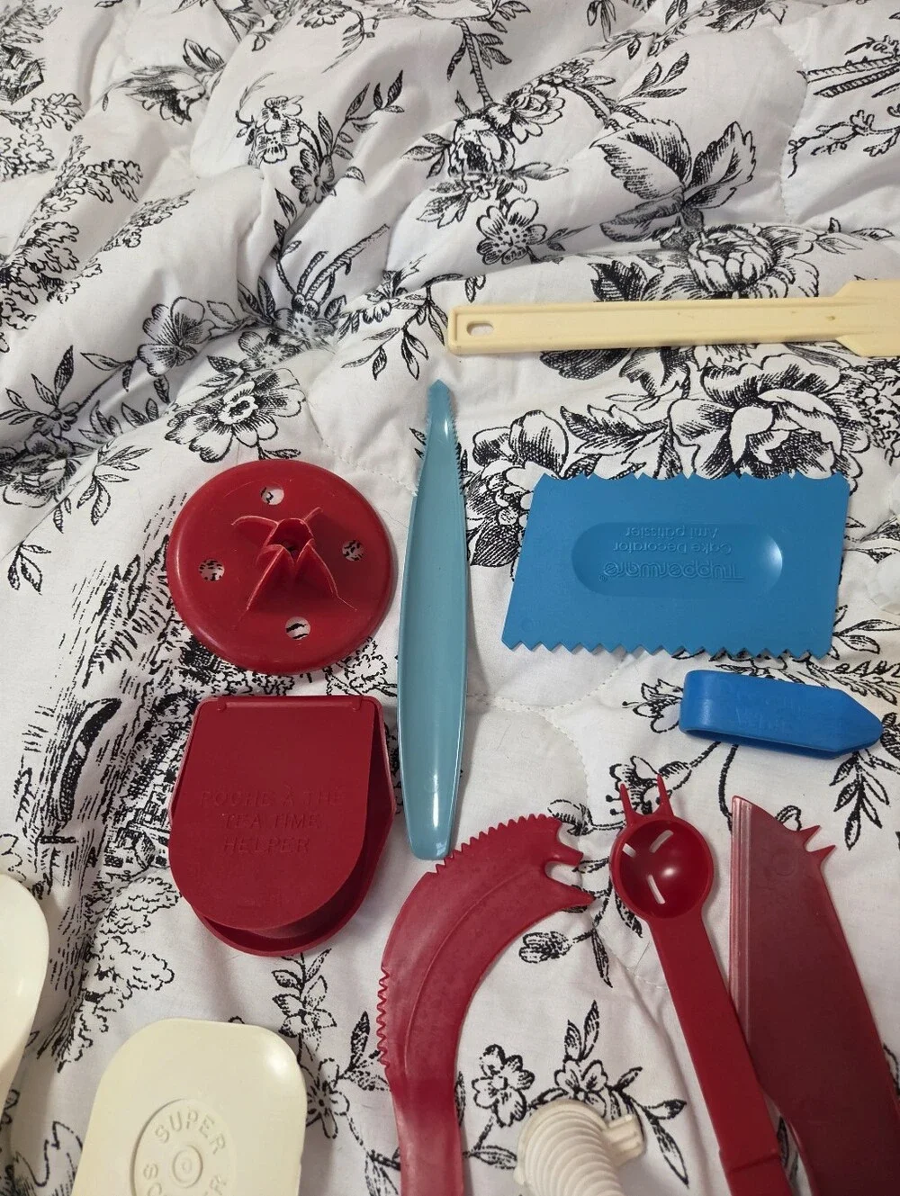 Tupperware mix both